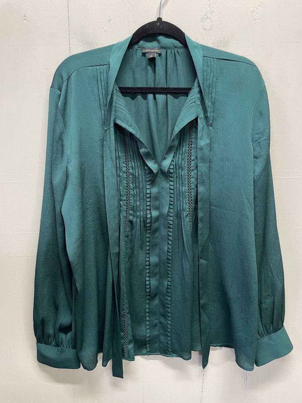Ann Taylor Women's Long Sleeve Pleated Front Blouse Size XL Hunter Green Color